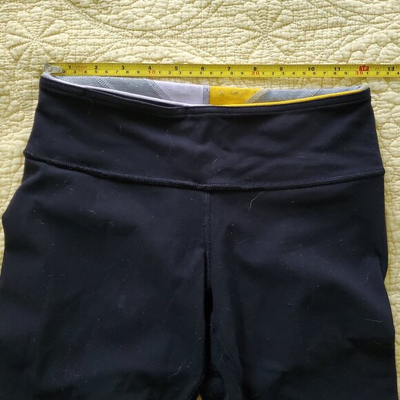 Lululemon Capri Leggings, Size 4 - Picture 4 of 6